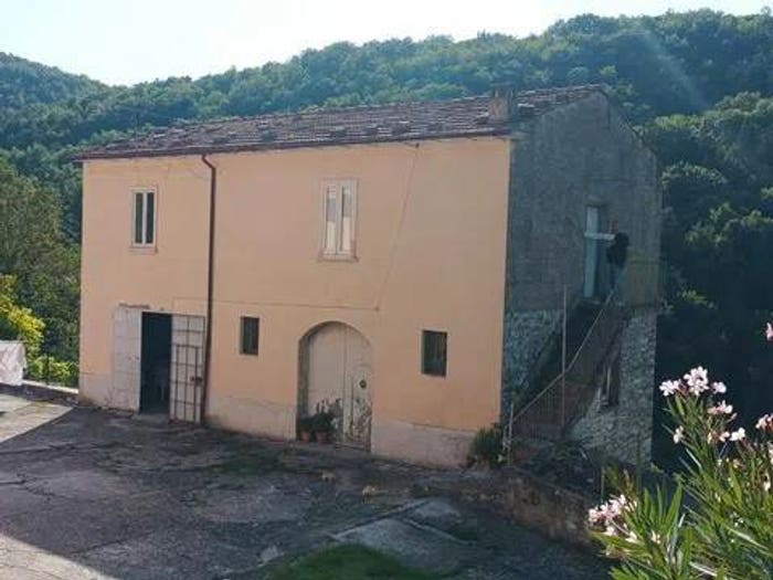 Casa quadrilocale in vendita in Strada Vicinale Del Colle No Number, Pettoranello del Molise