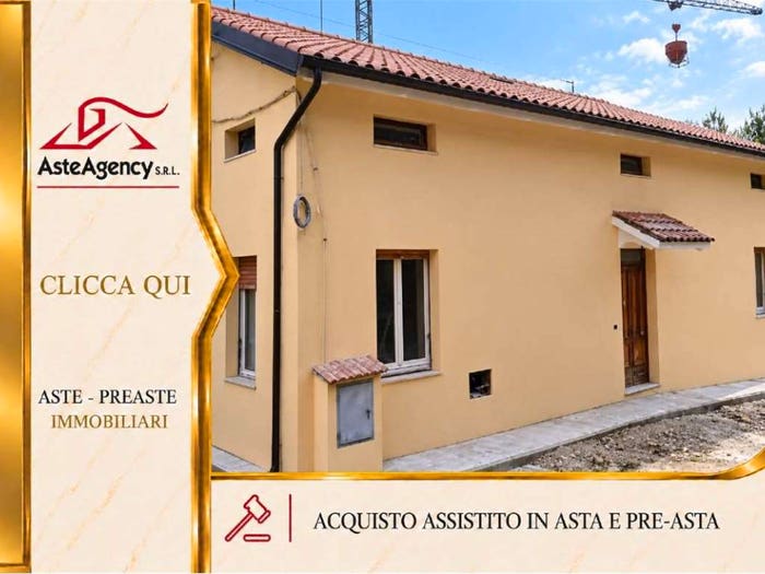 Appartamento con 5 locali in vendita in Localita' Colle San Valentino, Troviggiano, Cingoli
