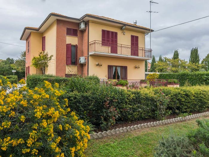 Casa con 6 locali in vendita in Via E De Nicola, Cimarella, Macerata