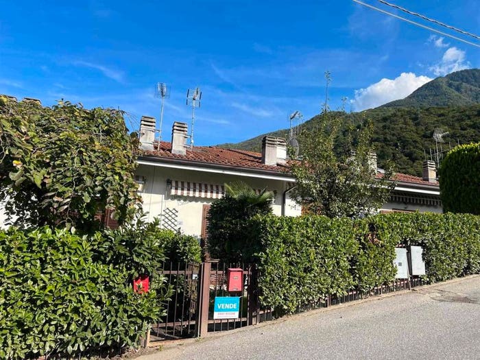 Casa trilocale in vendita in Via Chiaro, Colico Piano, Colico