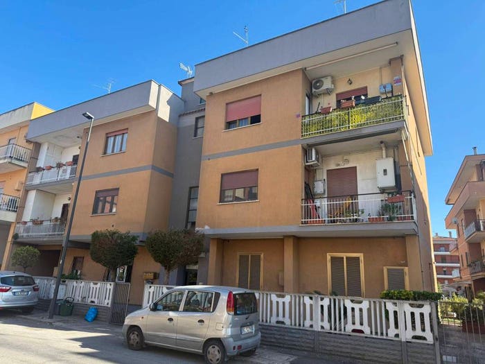 Appartamento trilocale in vendita in Via Lazio, Semicentro, Aprilia