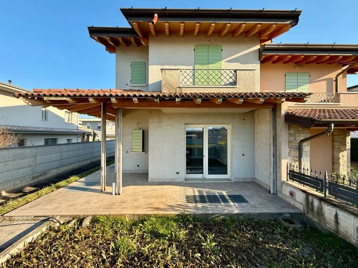 Casa con 5 locali in vendita in Via Giacomo Matteotti, ComezzanoCizzago
