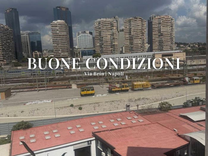 Appartamento quadrilocale in vendita in Via San Maria di Costantinopoli alle Mosche, Zona Industriale Marina, Napoli