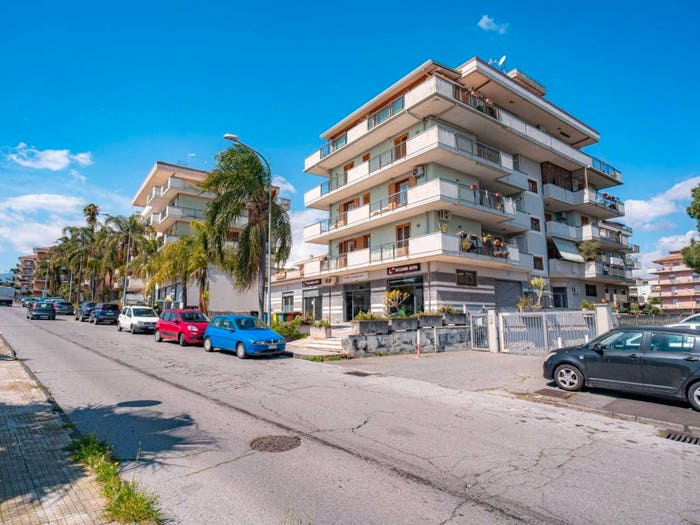 Appartamento con 5 locali in vendita in Via Antonio Gramsci, Centro, Giarre