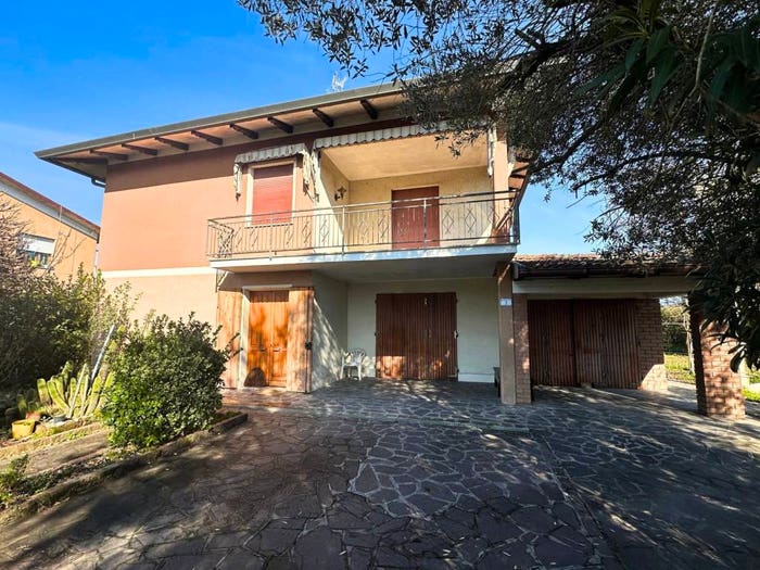 Casa con 6 locali in vendita in Centro, Medolla