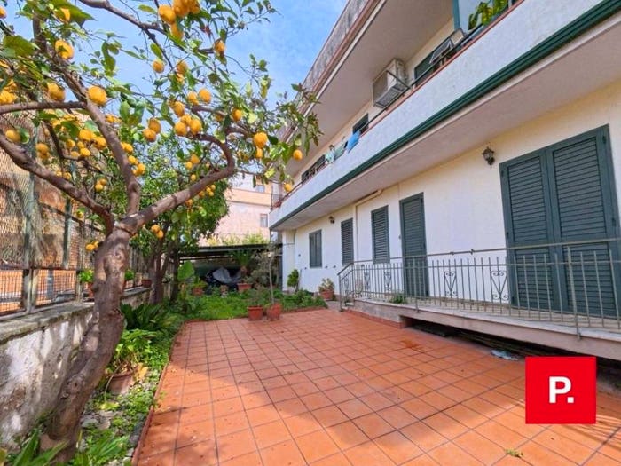 Casa con 6 locali in vendita in Via Montale, Casapulla
