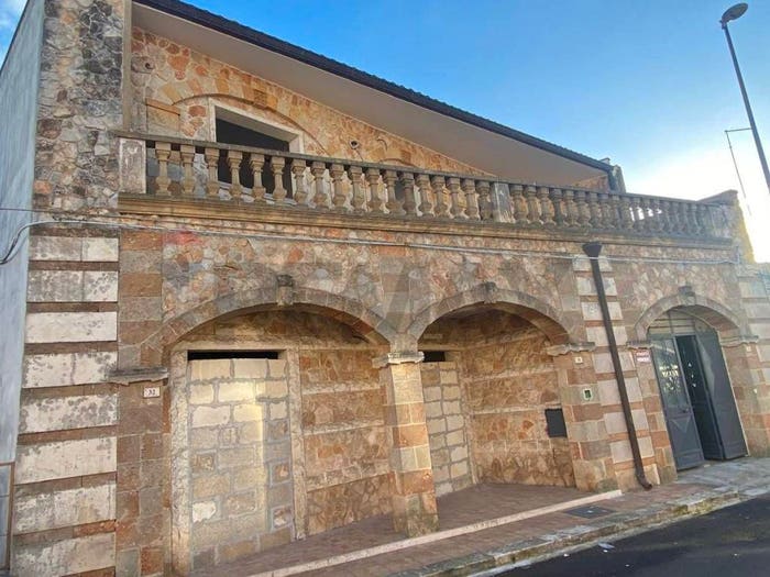 Casa con 5 locali in vendita in Cellino San Marco
