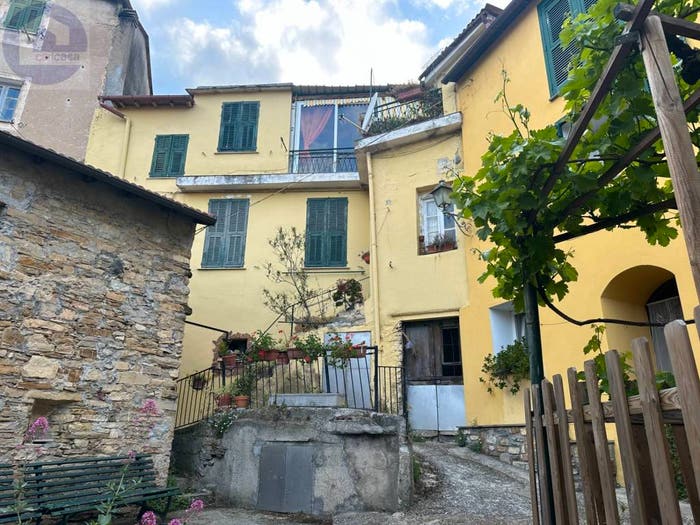 Appartamento con 6 locali in vendita in Via Guglielmo Marconi, Centro, Pietrabruna