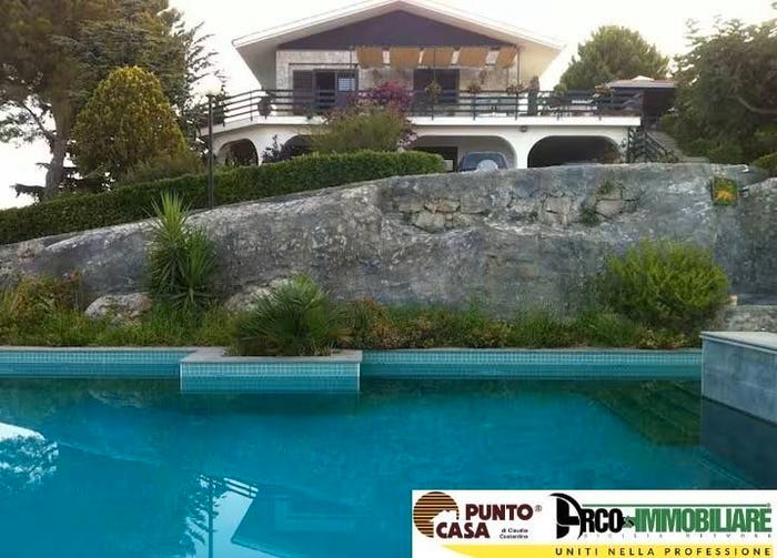 Casa con 6 locali in vendita in Via Ficiligni, Monreale