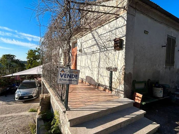 Appartamento quadrilocale in vendita in Via Lorenzo De Dominicis, Centro, Orte