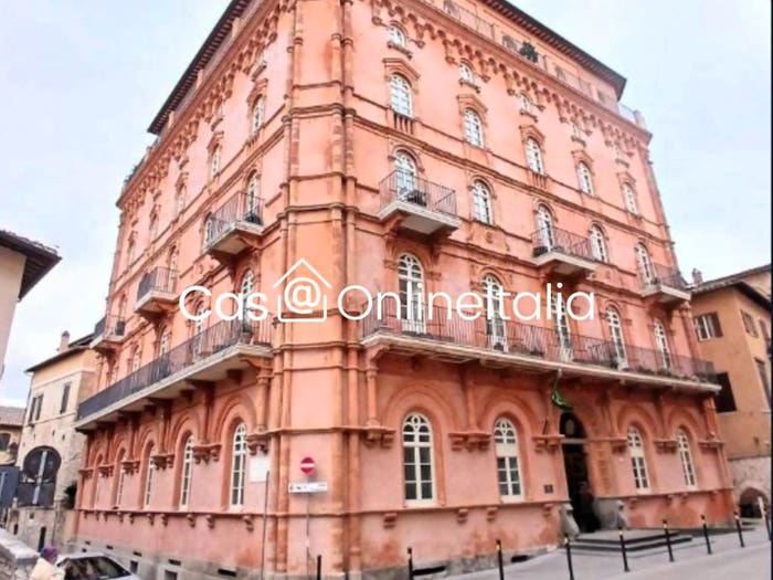 Appartamento con 5 locali in vendita in Piazza Francesco Morlacchi Perugia asta del RG, Centro Storico, Perugia