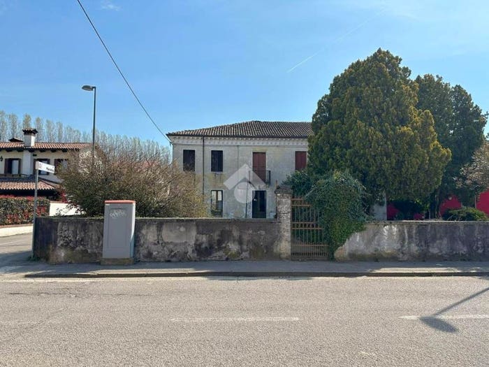 Casa con 6 locali in vendita in Via Caprera, Centro, Dueville
