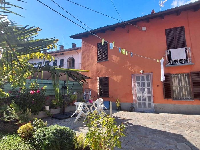 Casa con 6 locali in vendita in Centro, Quattordio