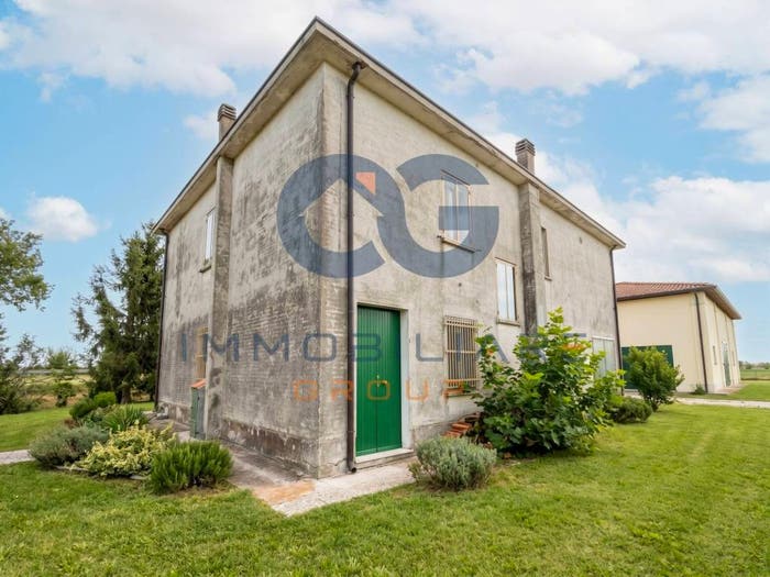 Casa con 6 locali in vendita in Via Provinciale Centese, Bondeno