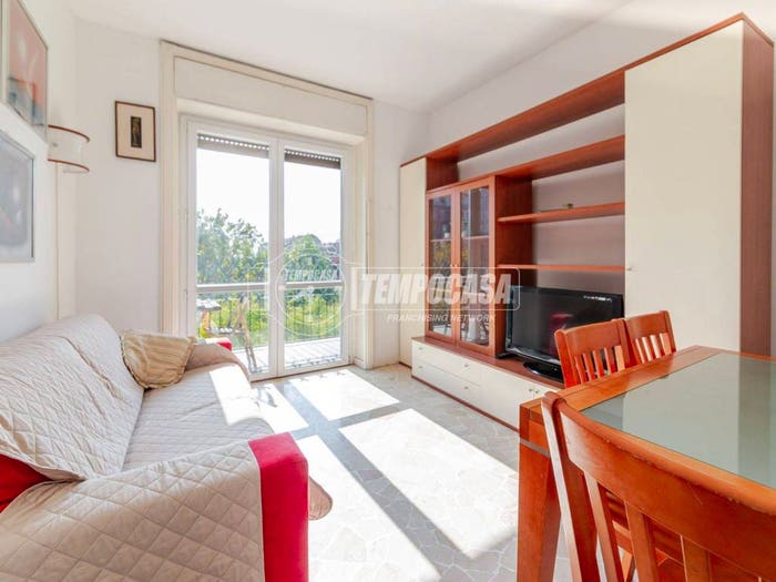 Appartamento trilocale in affitto in Viale Corsica, Argonne Corsica, Milano