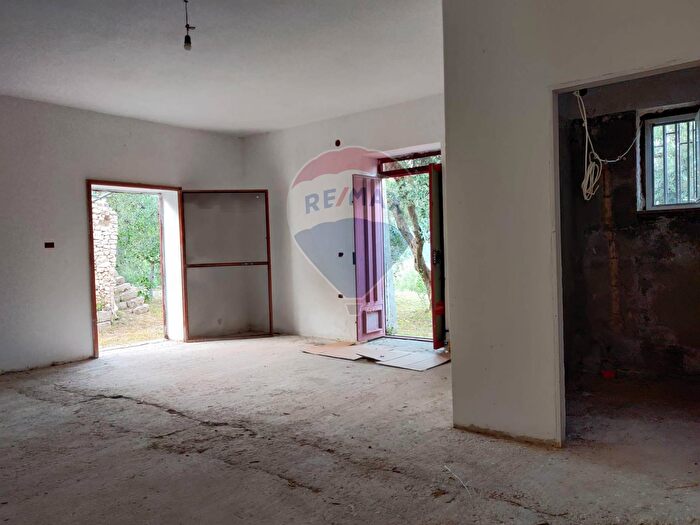 Casa con 5 locali in vendita in Via Contrada Principe, Mattinata