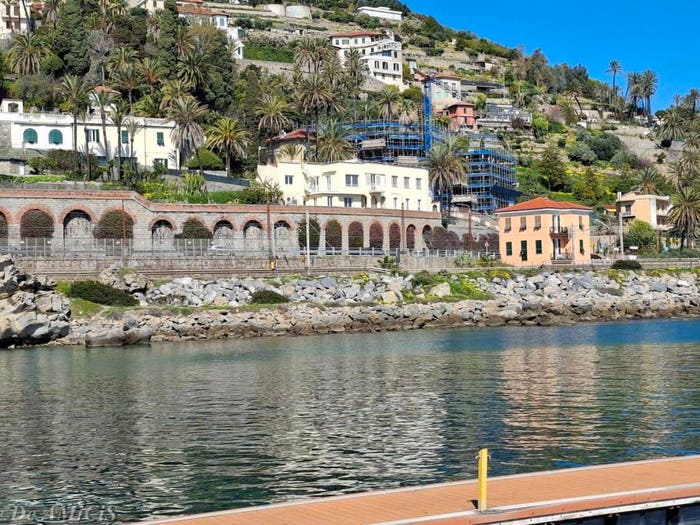 Appartamento quadrilocale in vendita in Via Charles Garnier, Centro Storico Sant'Ampelio, Bordighera