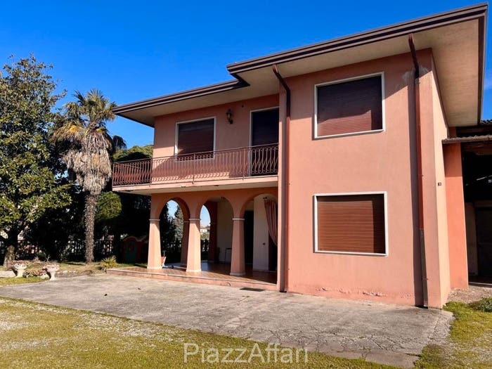 Casa con 6 locali in vendita in Via San Marco, Codevigo