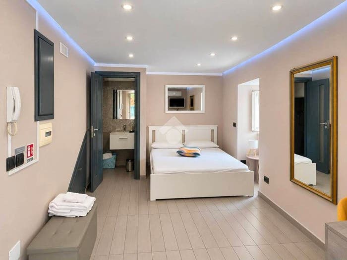 Appartamento monolocale in vendita in Via Monte di Dio, Chiaia, Napoli
