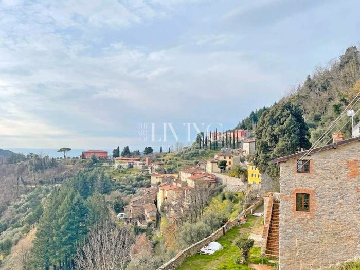 Casa con 6 locali in vendita in V del Lastrico, Camaiore Paese, Camaiore