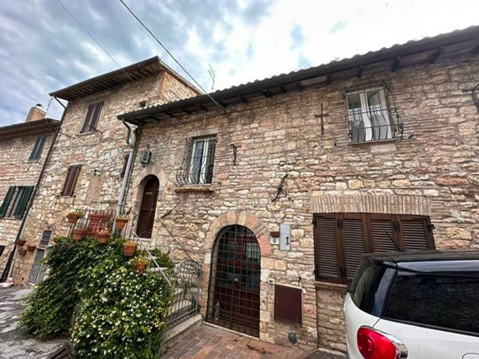 Appartamento trilocale in vendita in Via Scaletta dell'Acquaraio, Centro Storico, Assisi