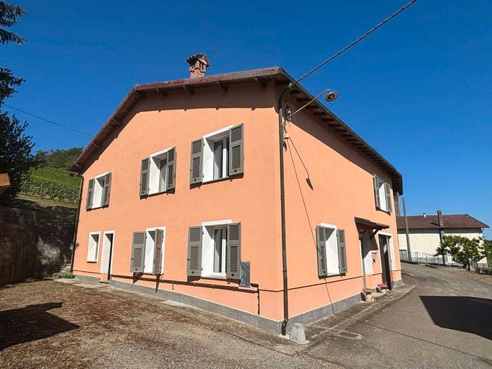 Casa con 6 locali in vendita in Frazione Rovereto, Pessenti, Gavi