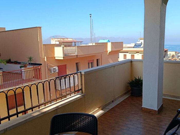 Casa con 6 locali in vendita in Via Pitrè, Balestrate Foce, Balestrate
