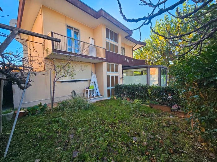 Casa con 6 locali in vendita in Via Giuseppe Cevoli, Centro, Gabicce Mare