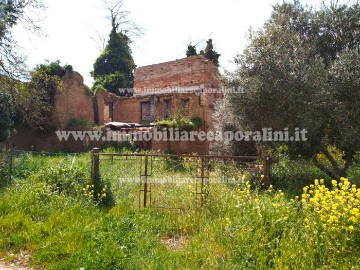 Casa con 6 locali in vendita in Montelupone