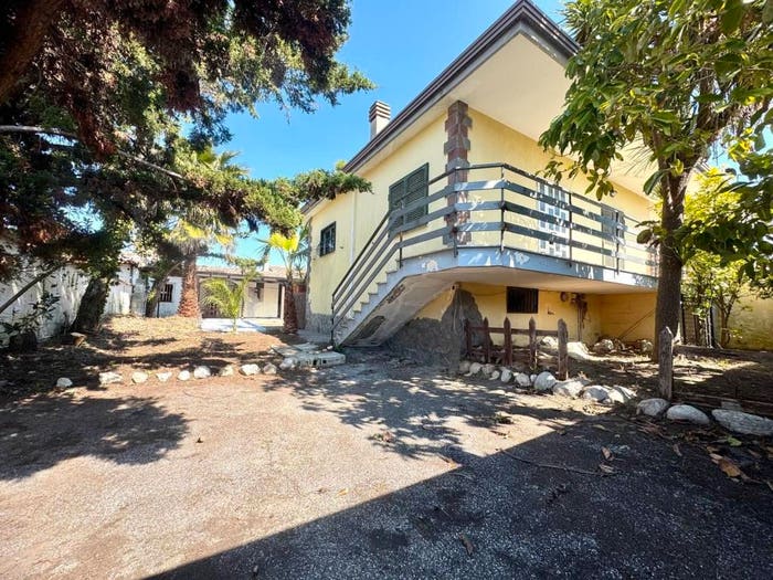 Casa trilocale in vendita in Viale dei Pini Nord, Varcaturo, Giugliano in Campania