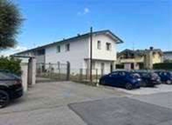 Appartamento trilocale in vendita in Via Cappelletta, Centro, Sulbiate