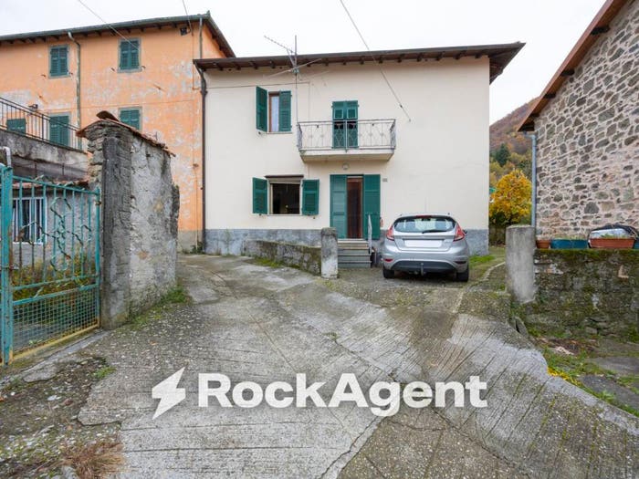 Casa con 6 locali in vendita in Località Villa Regnano, Regnanovilla, Casola in Lunigiana