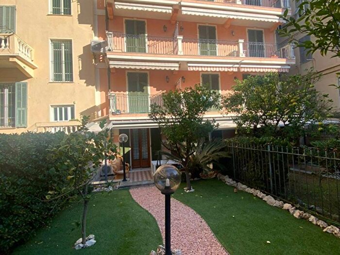 Appartamento bilocale in vendita in Via Vittorio Emanuele II, Centro, Bordighera