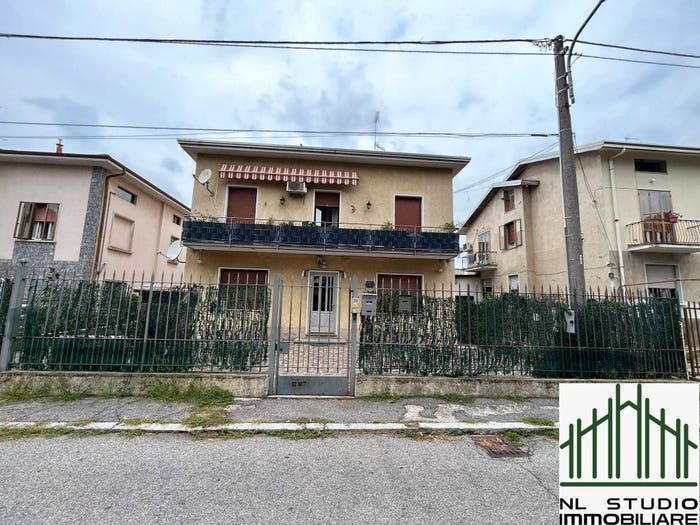 Casa quadrilocale in vendita in Via Adige, Cassano Magnago