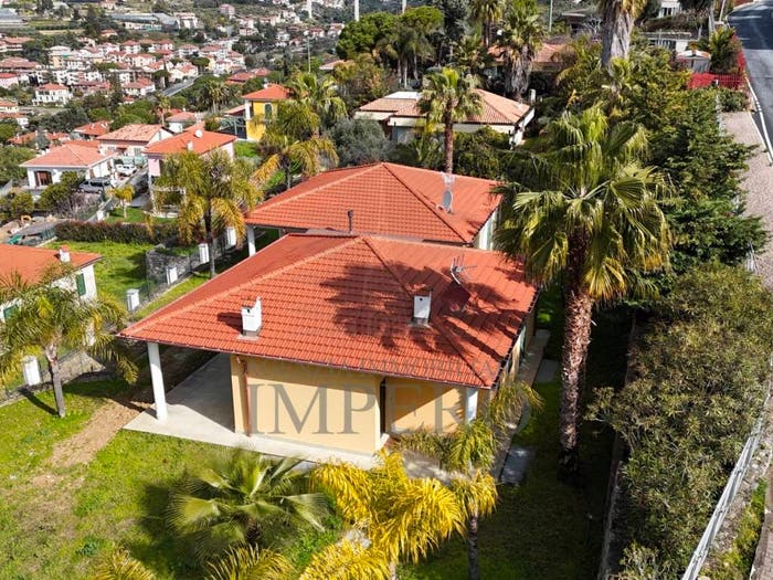 Casa con 5 locali in vendita in Via Coggiola, Zona Collinare, Bordighera