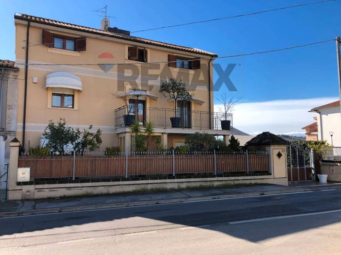 Casa con 6 locali in vendita in Via Fonte Romana, Ospedale, Pescara