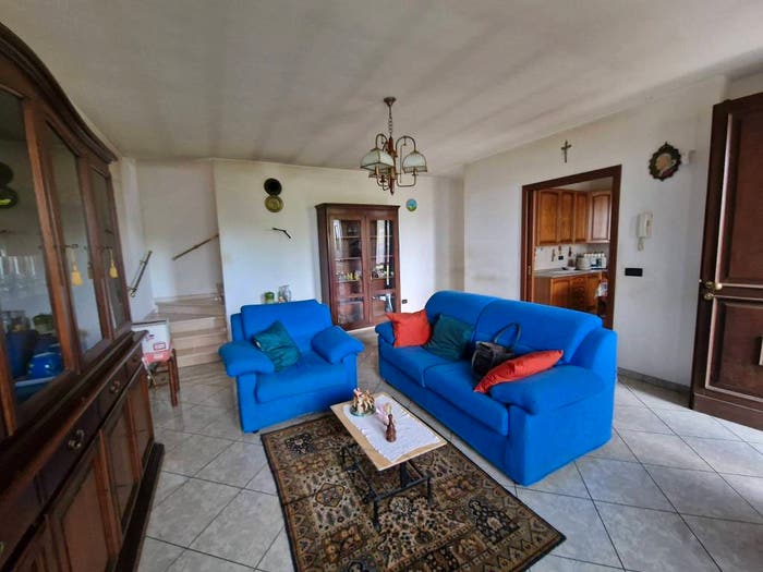 Casa con 5 locali in vendita in Dosolo