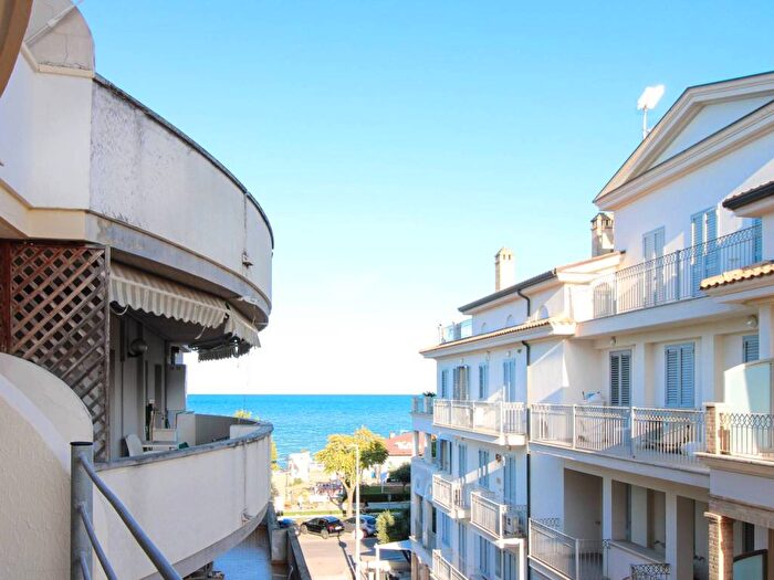 Appartamento trilocale in vendita in Via Cortina, Lungomare Marconi, Alba Adriatica