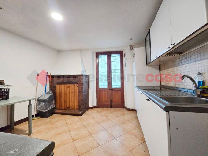 Casa con 5 locali in vendita in Piazza Regina Elena, San Filippo, Contigliano
