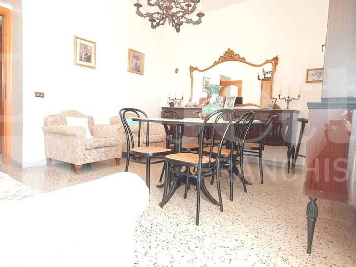 Appartamento trilocale in vendita in via Tibullo, Fuorigrotta, Napoli