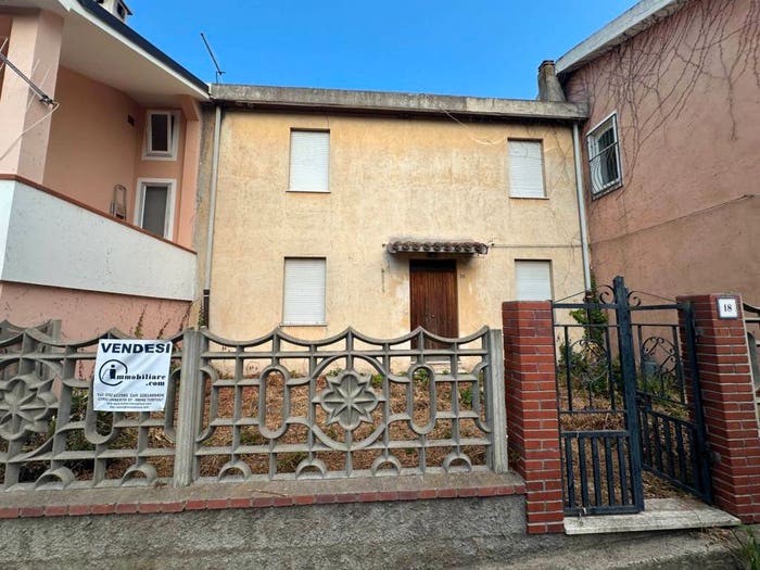 Casa con 6 locali in vendita in Via Sebastiano Satta, Centro, Tortolì