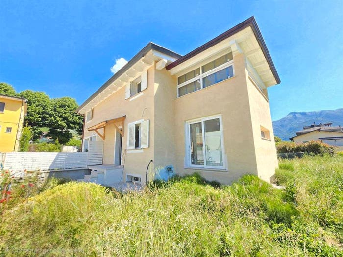 Casa con 6 locali in vendita in Camaiore Paese, Camaiore
