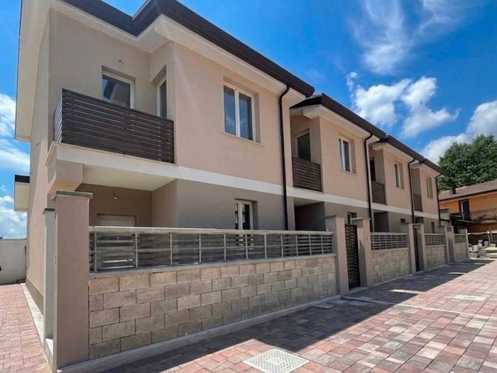 Casa quadrilocale in vendita in Via Marittima, Pratillo, Frosinone