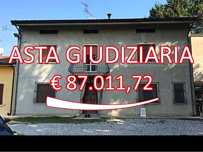 Appartamento con 6 locali in vendita in Via Argine Secchia Bondanello, Moglia