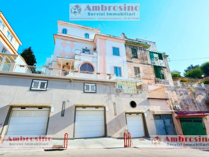 Casa con 6 locali in vendita in Via Carlo De Marco, San Carlo All'Arena, Napoli