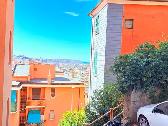 Appartamento trilocale in vendita in Via Aurelio Robino, Marassi, Genova