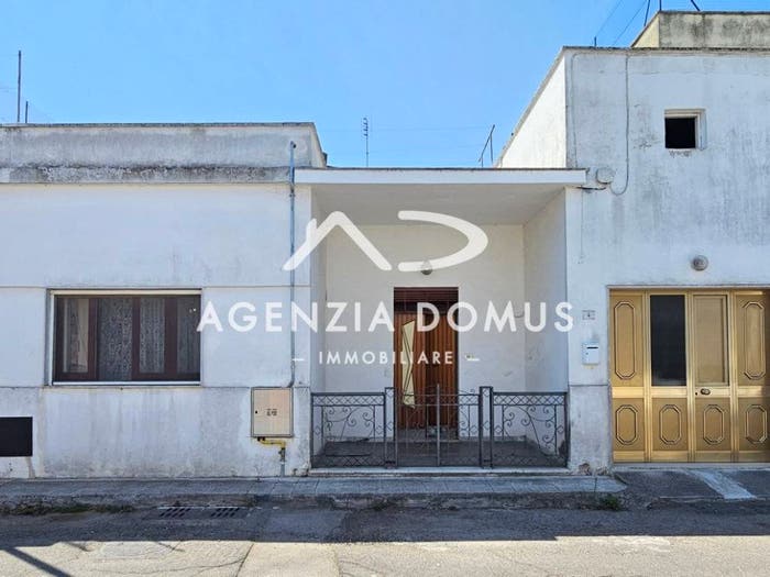 Casa quadrilocale in vendita in Via Don Minzoni, Centro, Racale