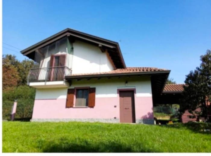 Casa con 6 locali in vendita in Briona