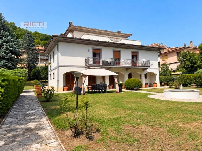 Appartamento con 5 locali in vendita in Via Bernardino Campanelli, Rieti