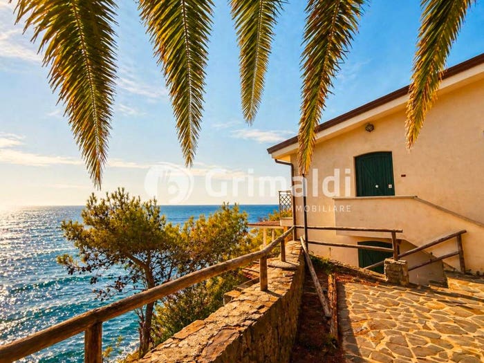 Casa con 6 locali in vendita in SS, Pollica